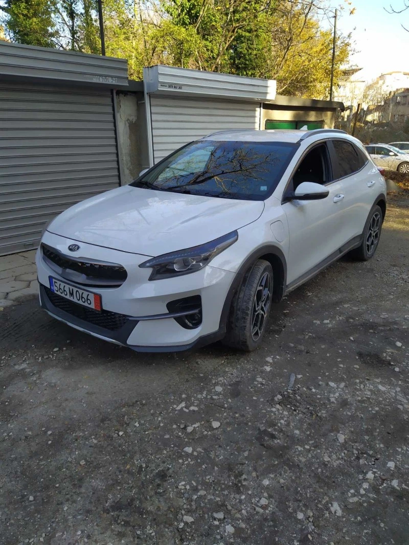 Kia XCeed Plug in hybrid Platinum регистрирана и обслужена, снимка 1 - Автомобили и джипове - 47561193