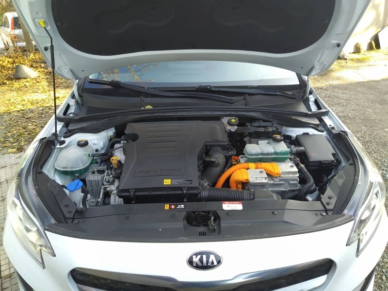 Kia XCeed Plug in hybrid Platinum регистрирана и обслужена, снимка 11 - Автомобили и джипове - 47561193