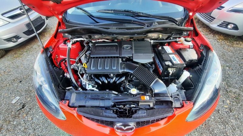 Mazda 2 1.4i, снимка 11 - Автомобили и джипове - 46247861