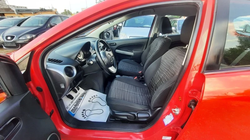 Mazda 2 1.4i, снимка 8 - Автомобили и джипове - 46247861