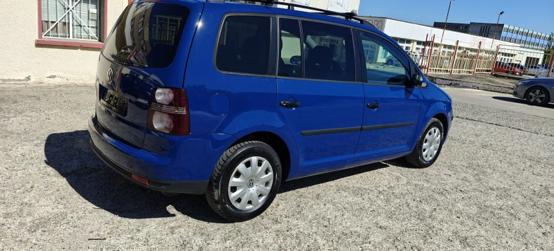 VW Touran 2.0i-7места09г, снимка 7 - Автомобили и джипове - 50097358