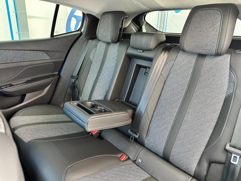 Peugeot 408 Plug-in HYBRID* DISTR* 15576.00 лв. пър. вноска, снимка 14 - Автомобили и джипове - 51906138