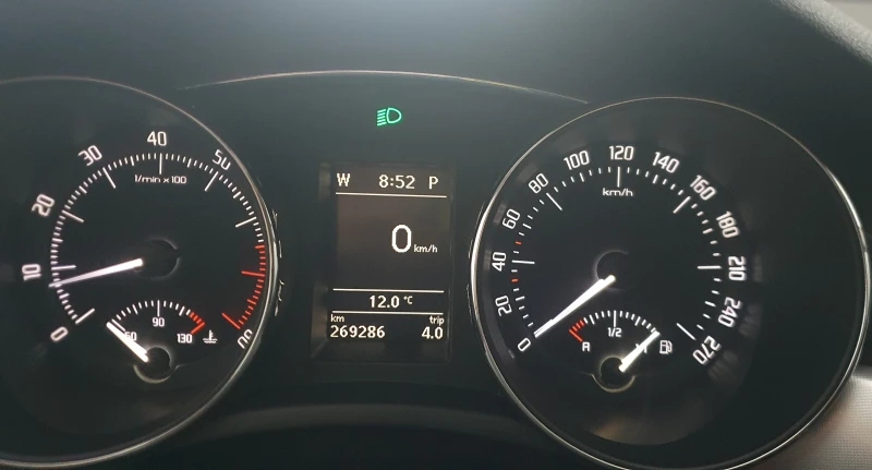 Skoda Superb, снимка 4 - Автомобили и джипове - 52340102