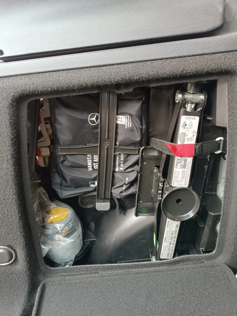 Mercedes-Benz A 150 Facelift 1, 5 i 95 k.c. , снимка 14 - Автомобили и джипове - 51892622