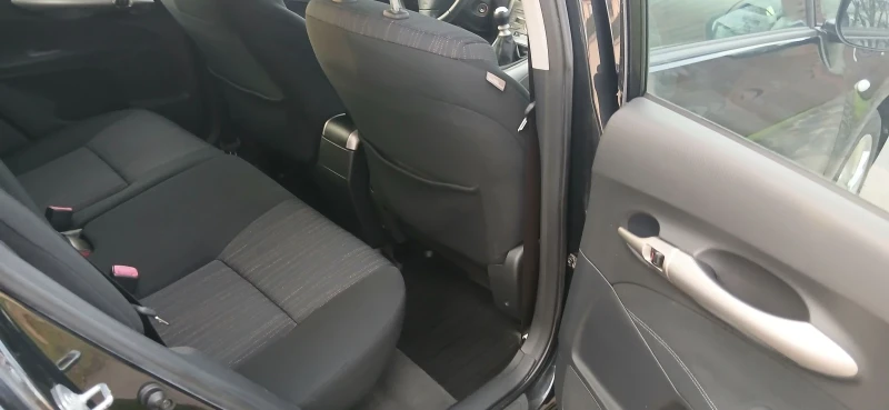 Toyota Auris  1.6  132К.С., снимка 10 - Автомобили и джипове - 52161904