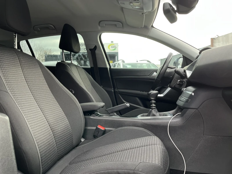 Peugeot 308 1.2 PureTech 130 BVM6, снимка 10 - Автомобили и джипове - 52552584