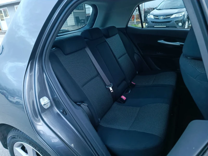 Toyota Auris 1.8i-147кс-ШВЕЙЦАРИЯ-РЪЧКА-6ск-FACELIFT-Keyless, снимка 12 - Автомобили и джипове - 52729177