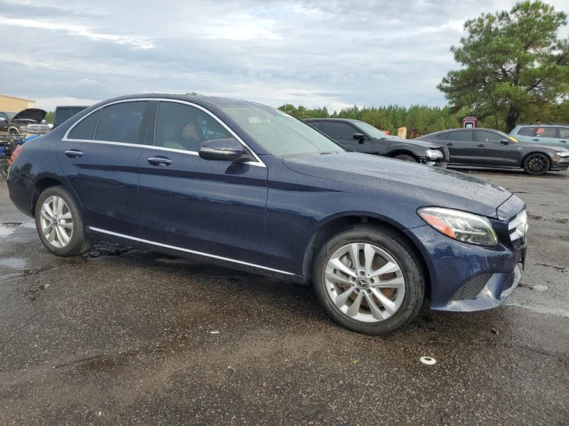 Mercedes-Benz C 300 4 MATIC, снимка 4 - Автомобили и джипове - 52818904