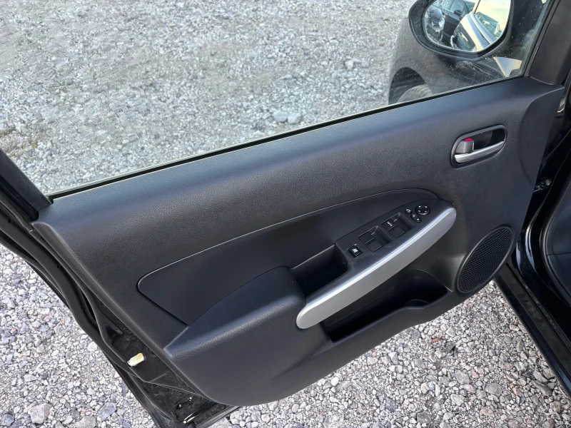 Mazda 2 1.3-85кс, снимка 13 - Автомобили и джипове - 52929997
