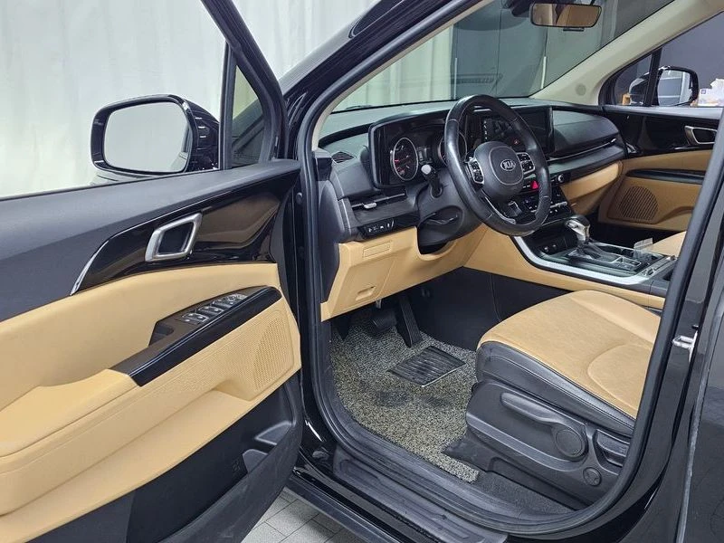 Kia Carnival 2.2 Automatic, снимка 10 - Автомобили и джипове - 55723532