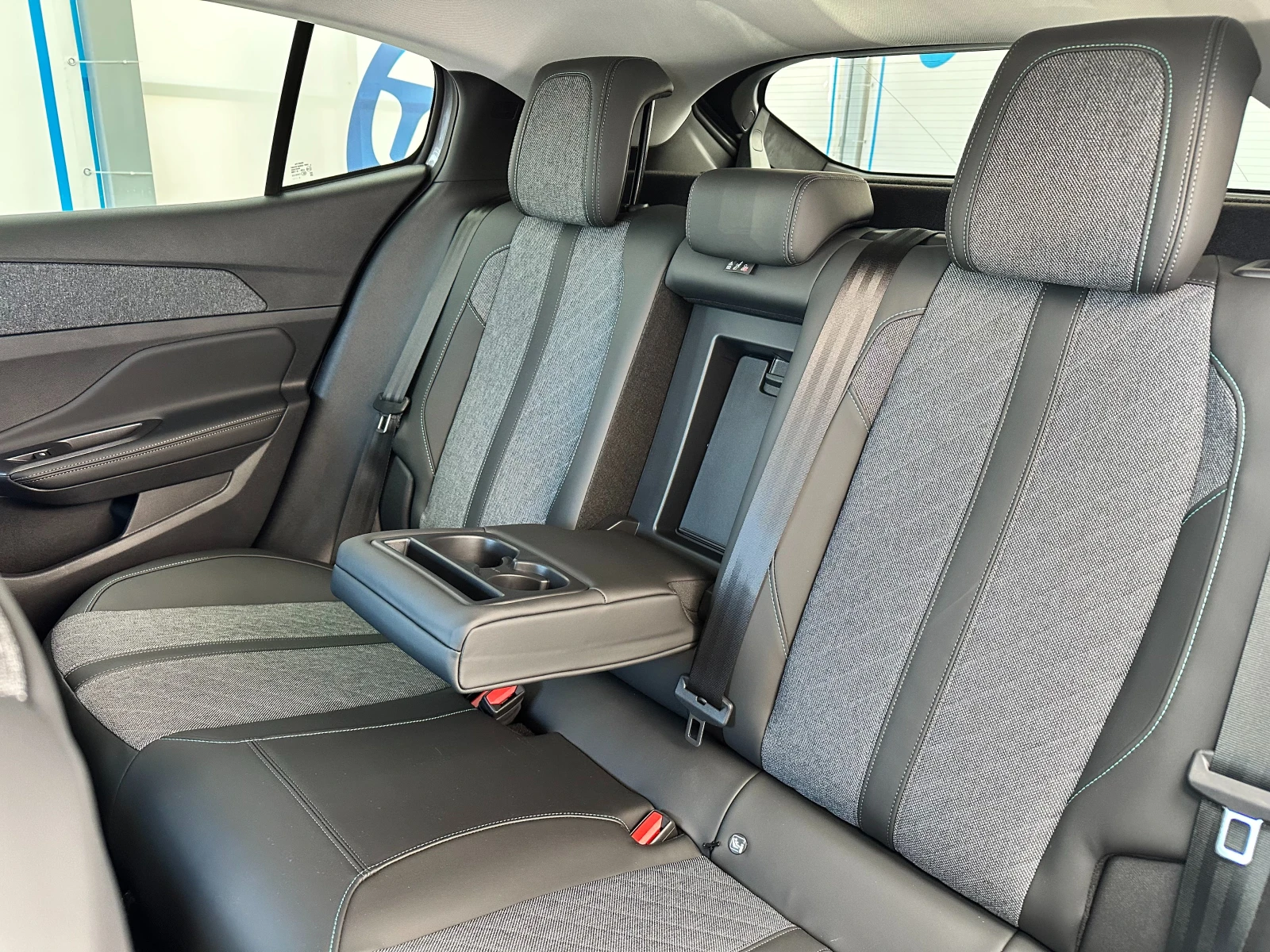 Peugeot 408 Plug-in HYBRID* DISTR* 15576.00 . .  | Mobile.bg   14