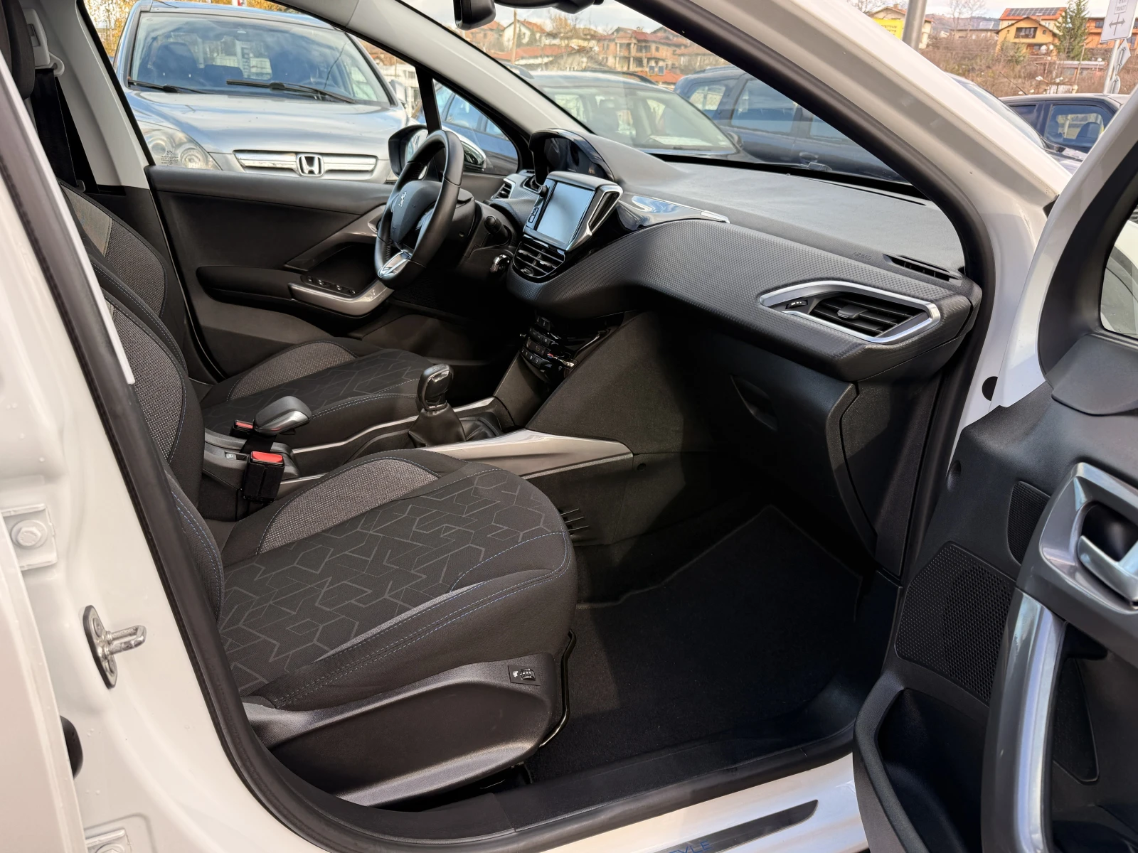 Peugeot 2008 1.2i STYLE;FULL;EURO6;GERMANY;TUV;NAVI;PANORAMA | Mobile.bg   13