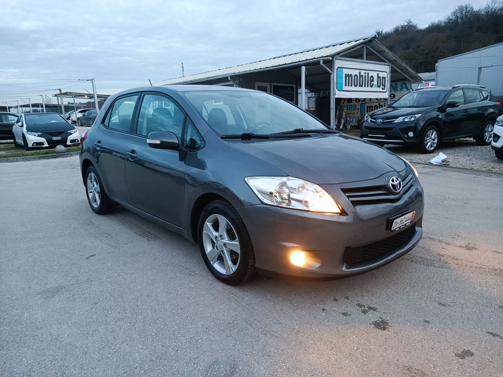 Toyota Auris 1.8i-147кс-ШВЕЙЦАРИЯ-РЪЧКА-6ск-FACELIFT-Keyless - изображение 2