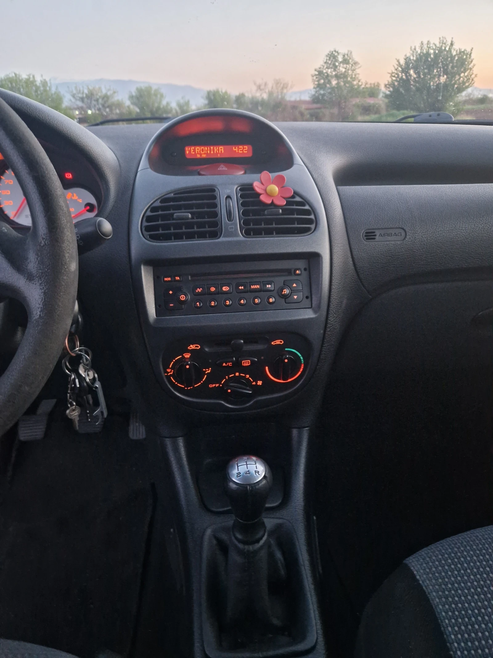 Peugeot 206 1.4 HDi Facelift, снимка 11 - Автомобили и джипове - 54544939