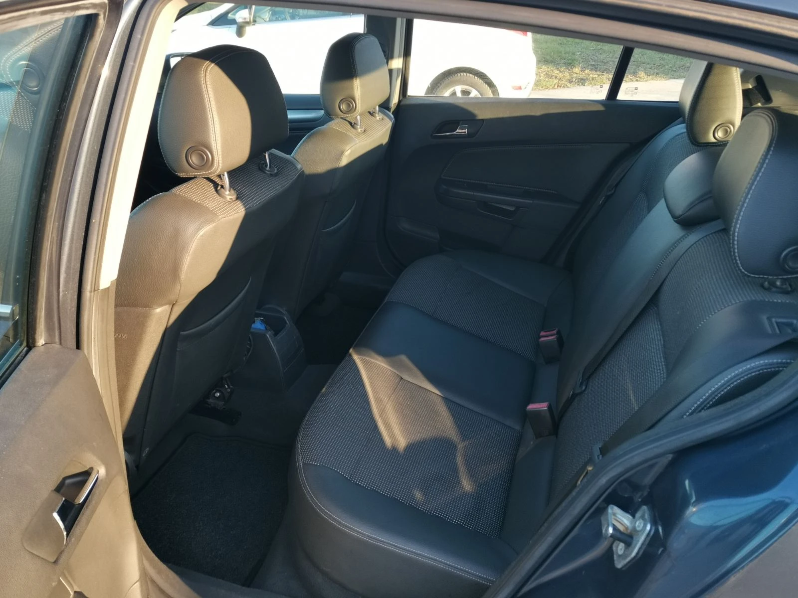 Opel Astra H, снимка 9 - Автомобили и джипове - 54948658
