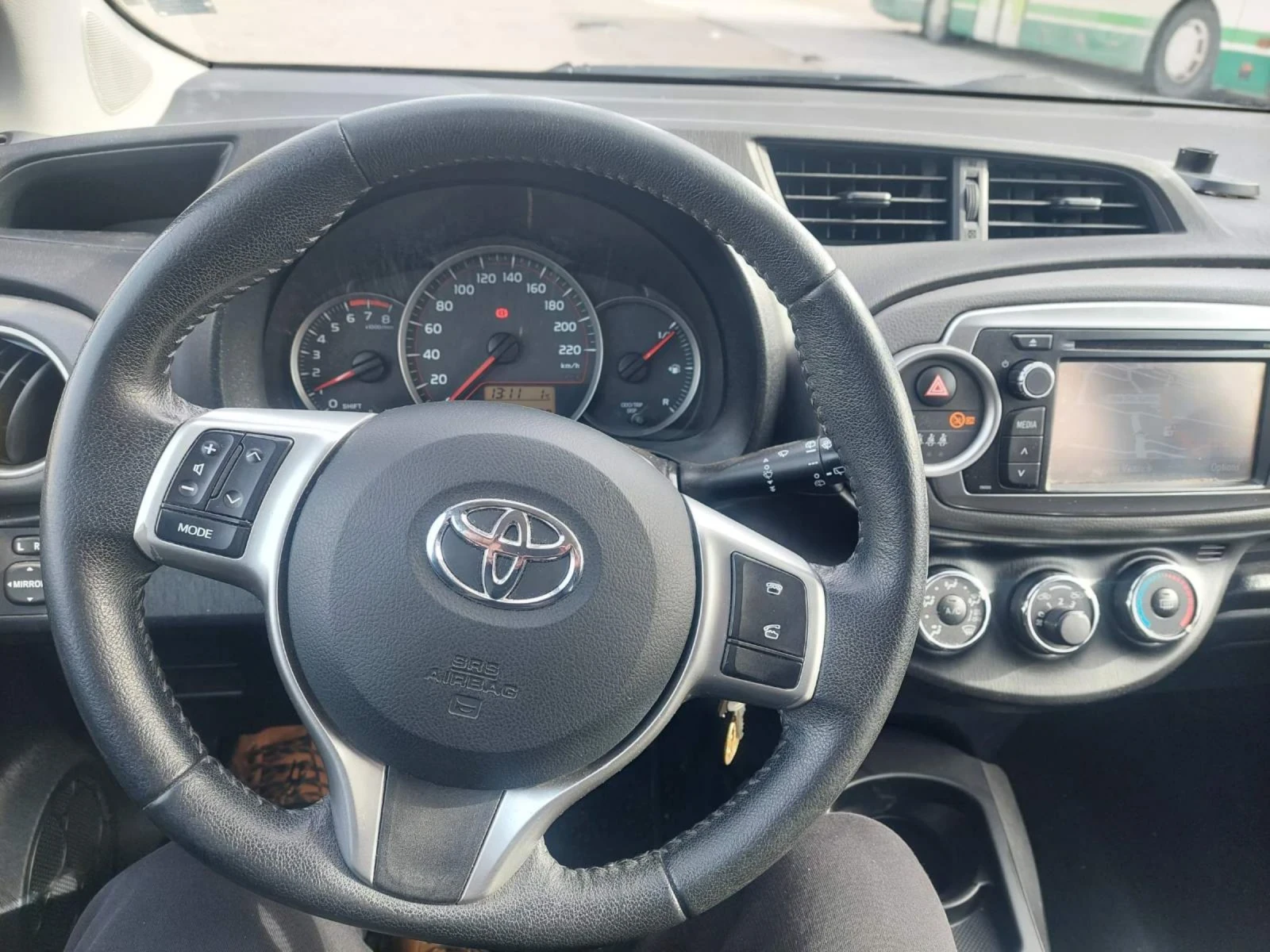 Toyota Yaris, снимка 9 - Автомобили и джипове - 55170391
