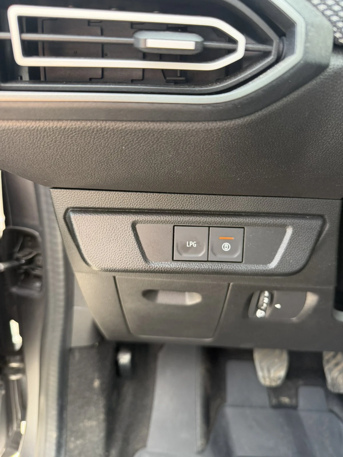 Dacia Logan 1.0 Tce/LPG/90k.c., снимка 15 - Автомобили и джипове - 55363004
