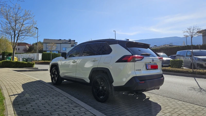 Toyota Rav4 Hybrid Перфектен дипломатически автомобил!!, снимка 4 - Автомобили и джипове - 53158088