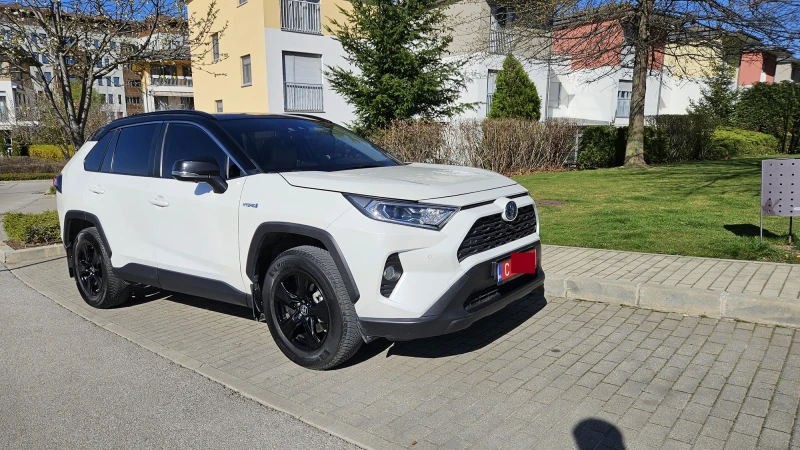 Toyota Rav4 Hybrid Перфектен дипломатически автомобил!!, снимка 2 - Автомобили и джипове - 53158088