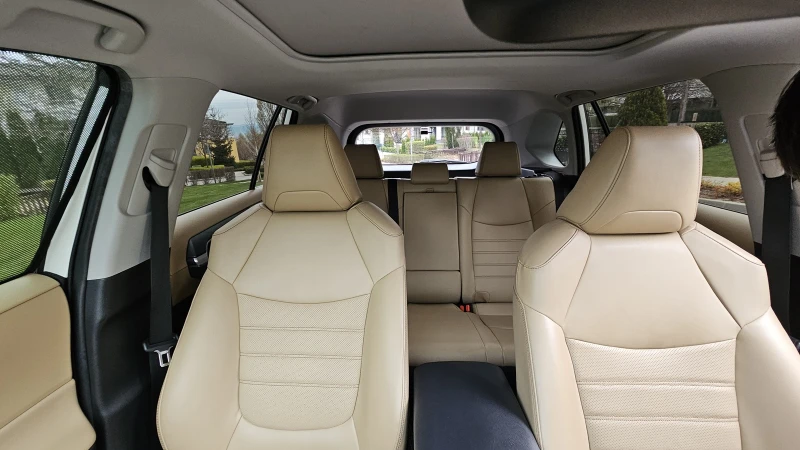 Toyota Rav4 Hybrid Перфектен дипломатически автомобил!!, снимка 8 - Автомобили и джипове - 53158088