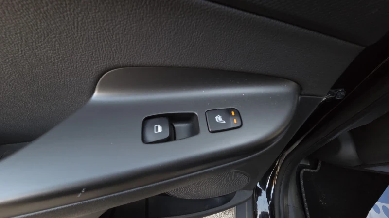 Hyundai Kona 64KWh/Premium/Blue Link/SOH100%, снимка 8 - Автомобили и джипове - 53436658