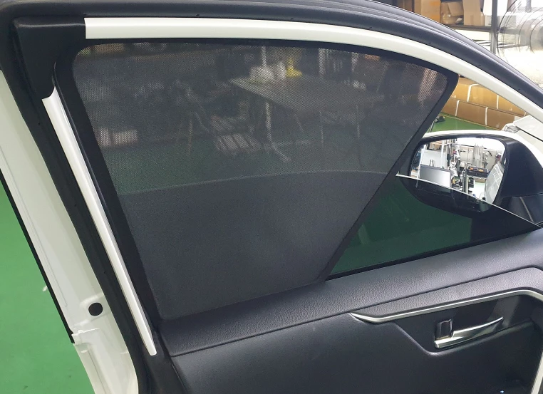 Toyota Rav4 Hybrid Перфектен дипломатически автомобил!!, снимка 17 - Автомобили и джипове - 53158088