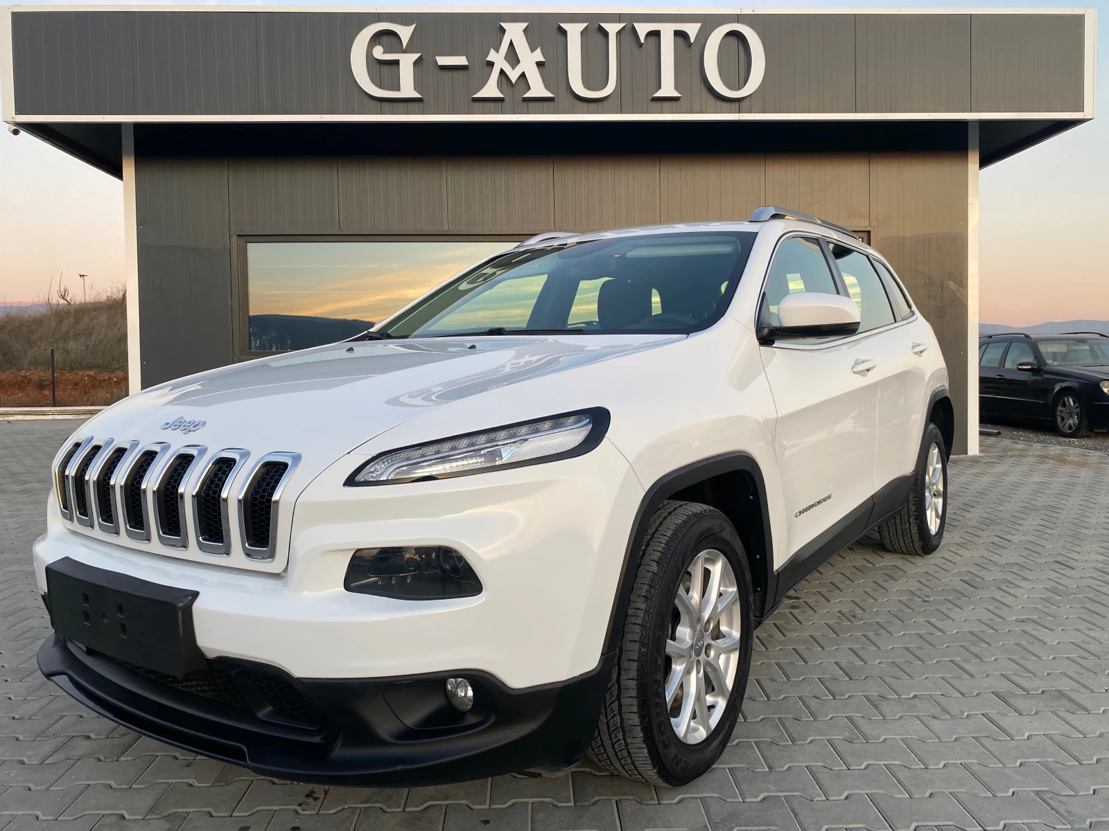 Jeep Cherokee 2.0did 140 ks 4x4 Собствен лизинг!!! - [1] 