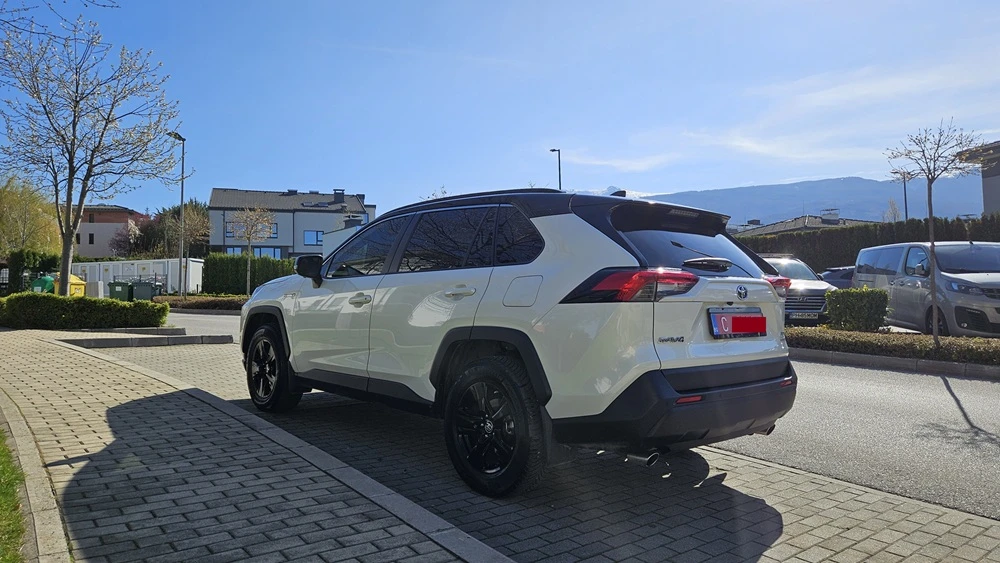 Toyota Rav4 Hybrid Перфектен дипломатически автомобил!! - изображение 4