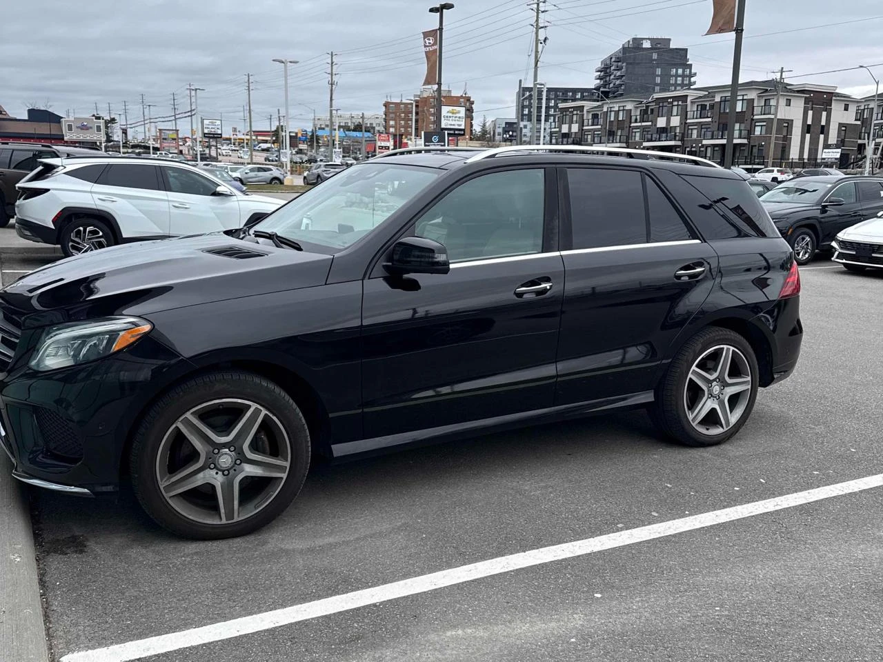 Mercedes-Benz GLE 350 BlueTech* Distronic* AMGpack* 360* Carplay* H&K, снимка 2 - Автомобили и джипове - 54065471