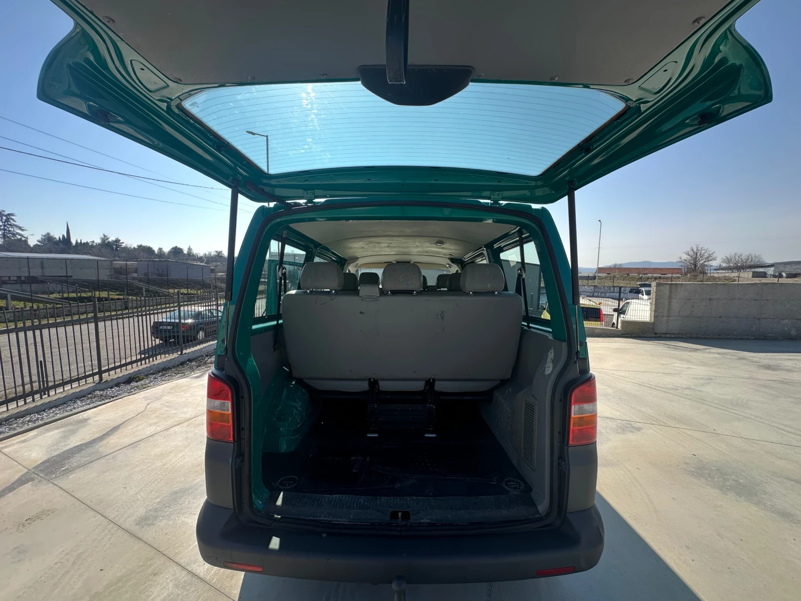 VW T5 9 местен* 1.9TDI* 102к.с.* Топ състояние, снимка 13 - Бусове и автобуси - 53712201