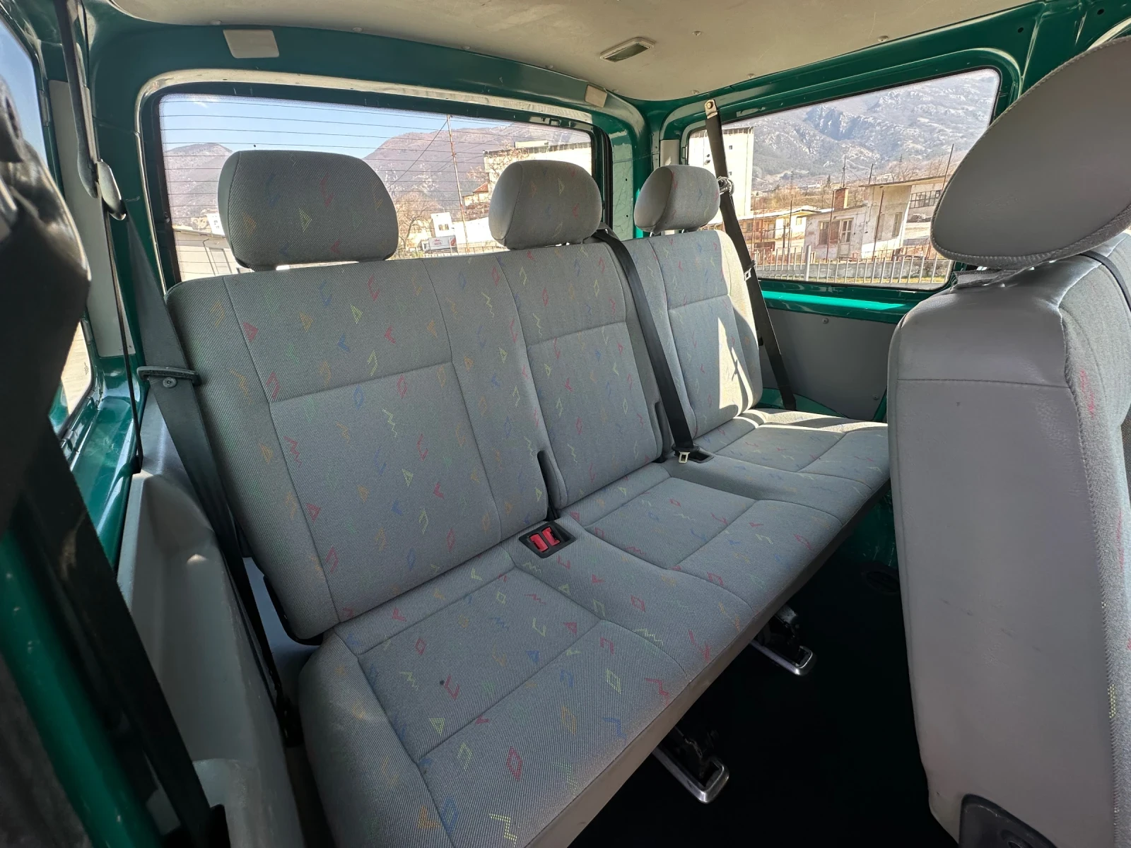 VW T5 9 местен* 1.9TDI* 102к.с.* Топ състояние, снимка 12 - Бусове и автобуси - 53712201