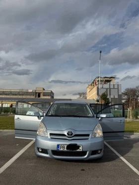 Toyota Corolla verso  - изображение 1