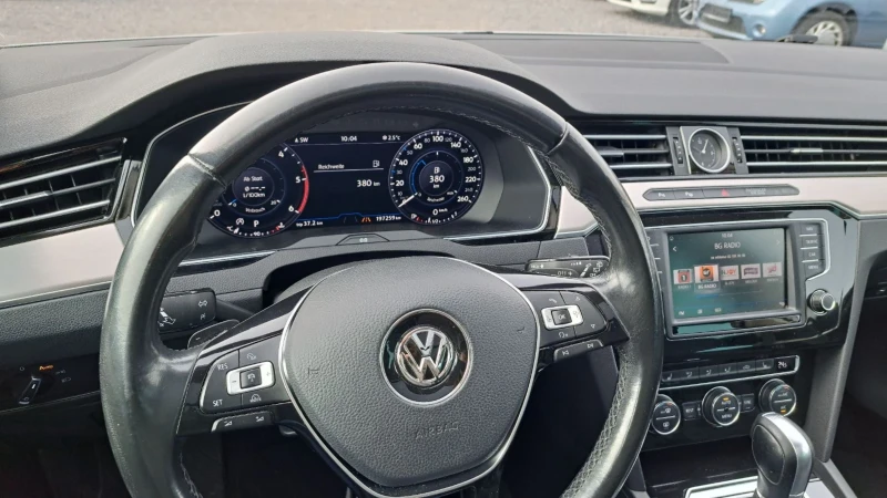 VW Passat R-LINE DIGITAL ACC PANORAMA NOV VNOS GERMANY, снимка 13 - Автомобили и джипове - 48923711