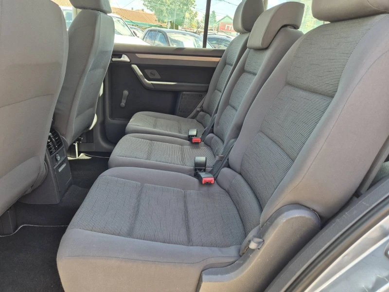 VW Touran 2.0i-7 МЕСТА-ECOFUELL-FACE LIFT, снимка 14 - Автомобили и джипове - 51783257