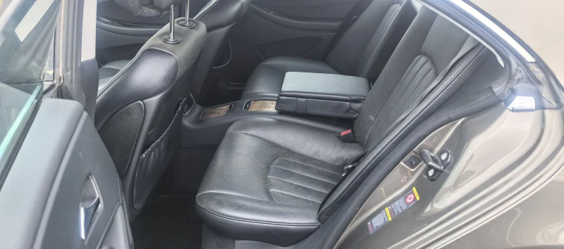 Mercedes-Benz CLS 300 3.0 бензин, снимка 12 - Автомобили и джипове - 52314898