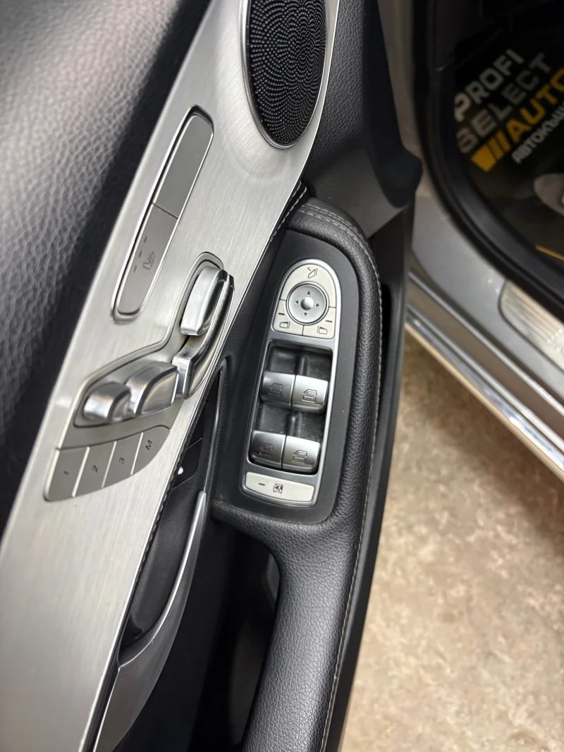 Mercedes-Benz C 300 4 MATIC, снимка 9 - Автомобили и джипове - 53432689