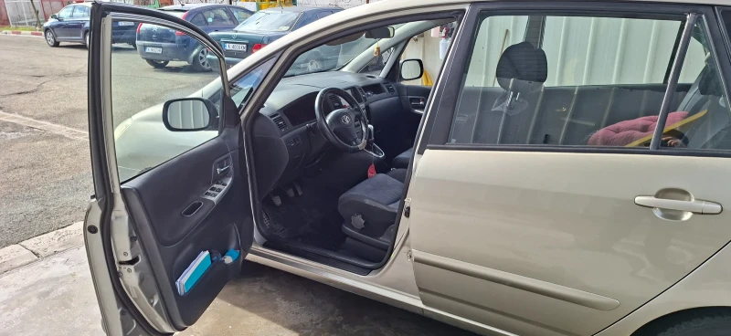 Toyota Corolla verso 2.0 D4D, снимка 4 - Автомобили и джипове - 53560311