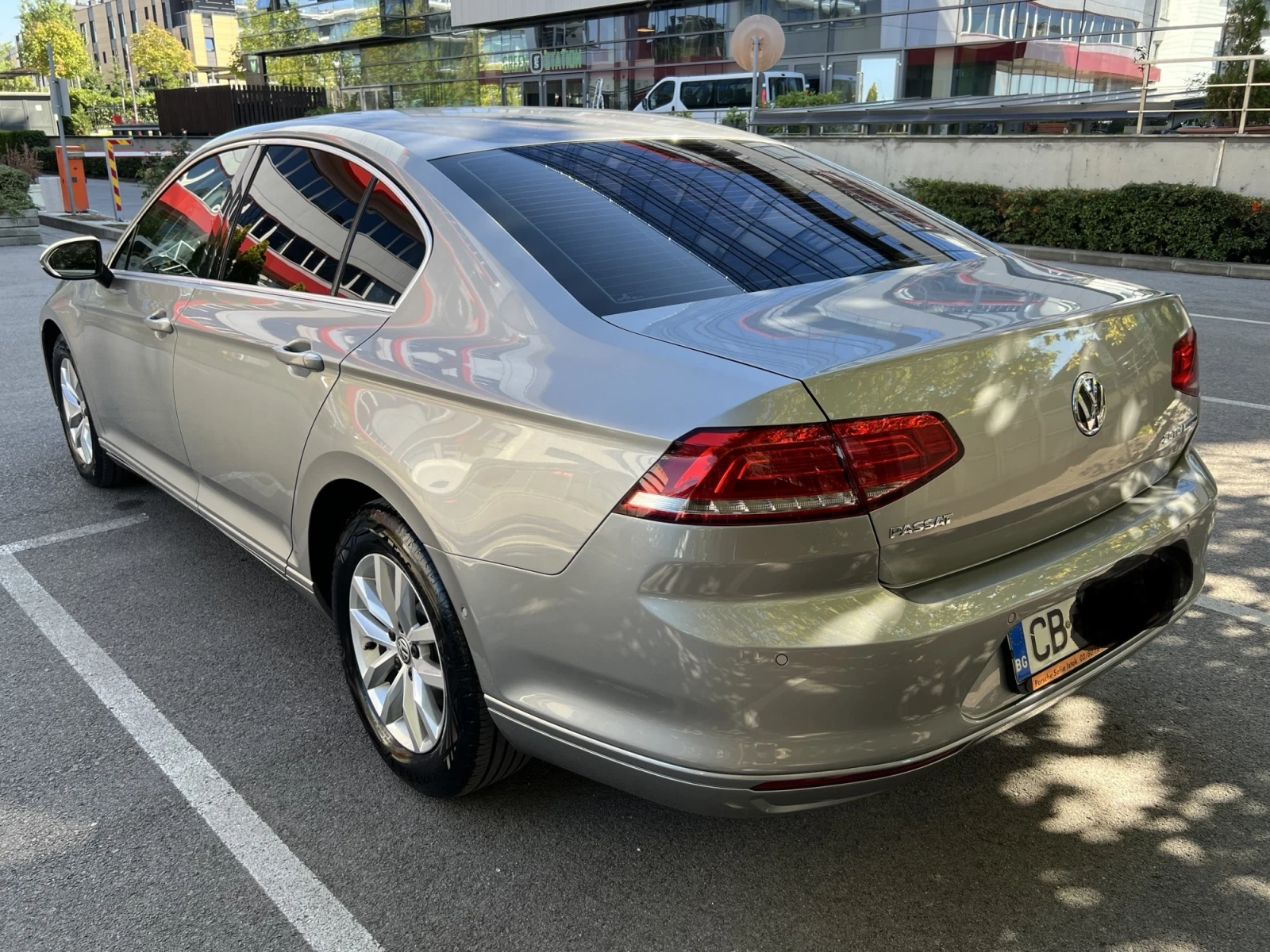 VW Passat Comfortline 2.0TDI BMT - изображение 2