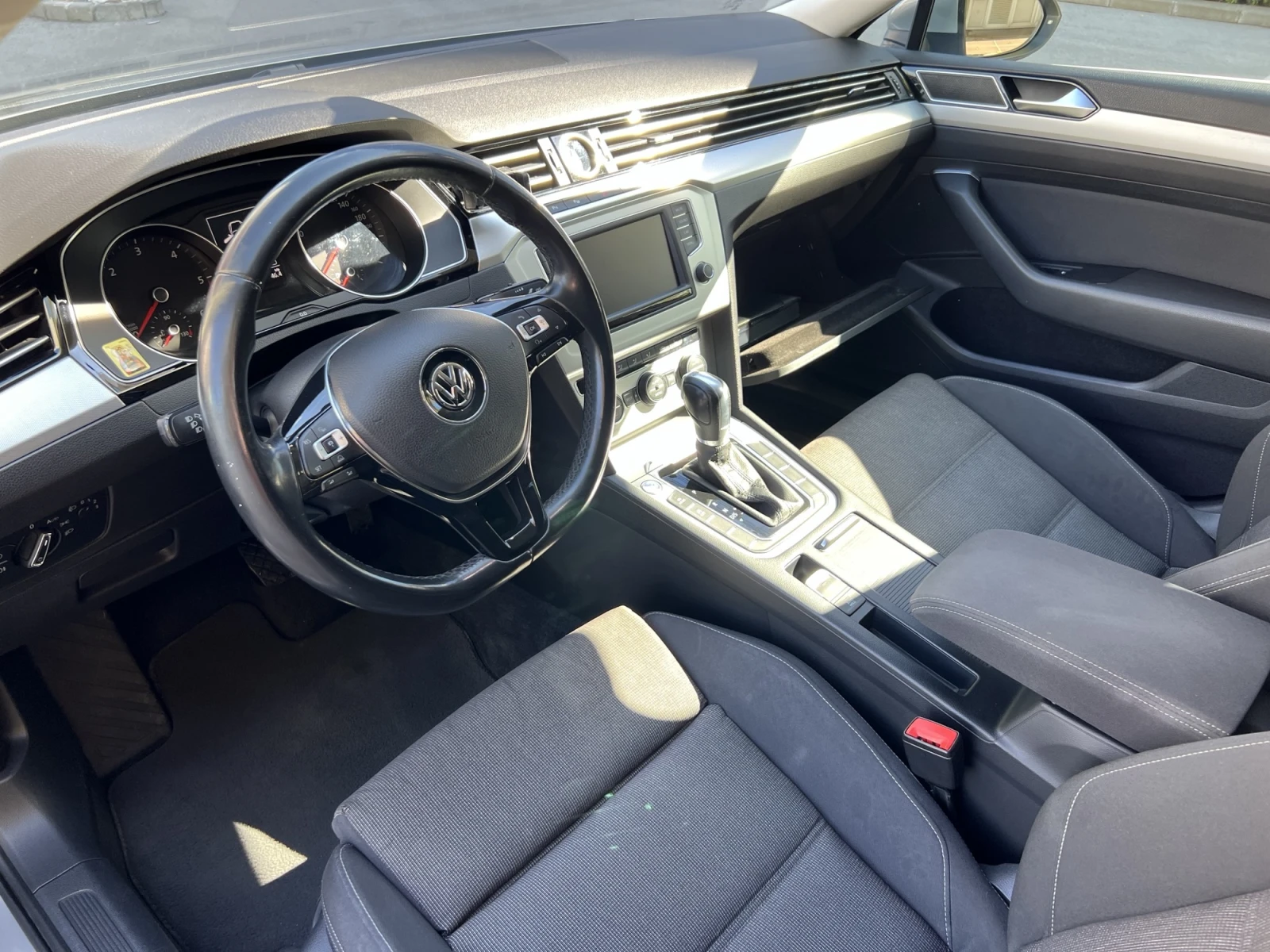 VW Passat Comfortline 2.0TDI BMT - изображение 6