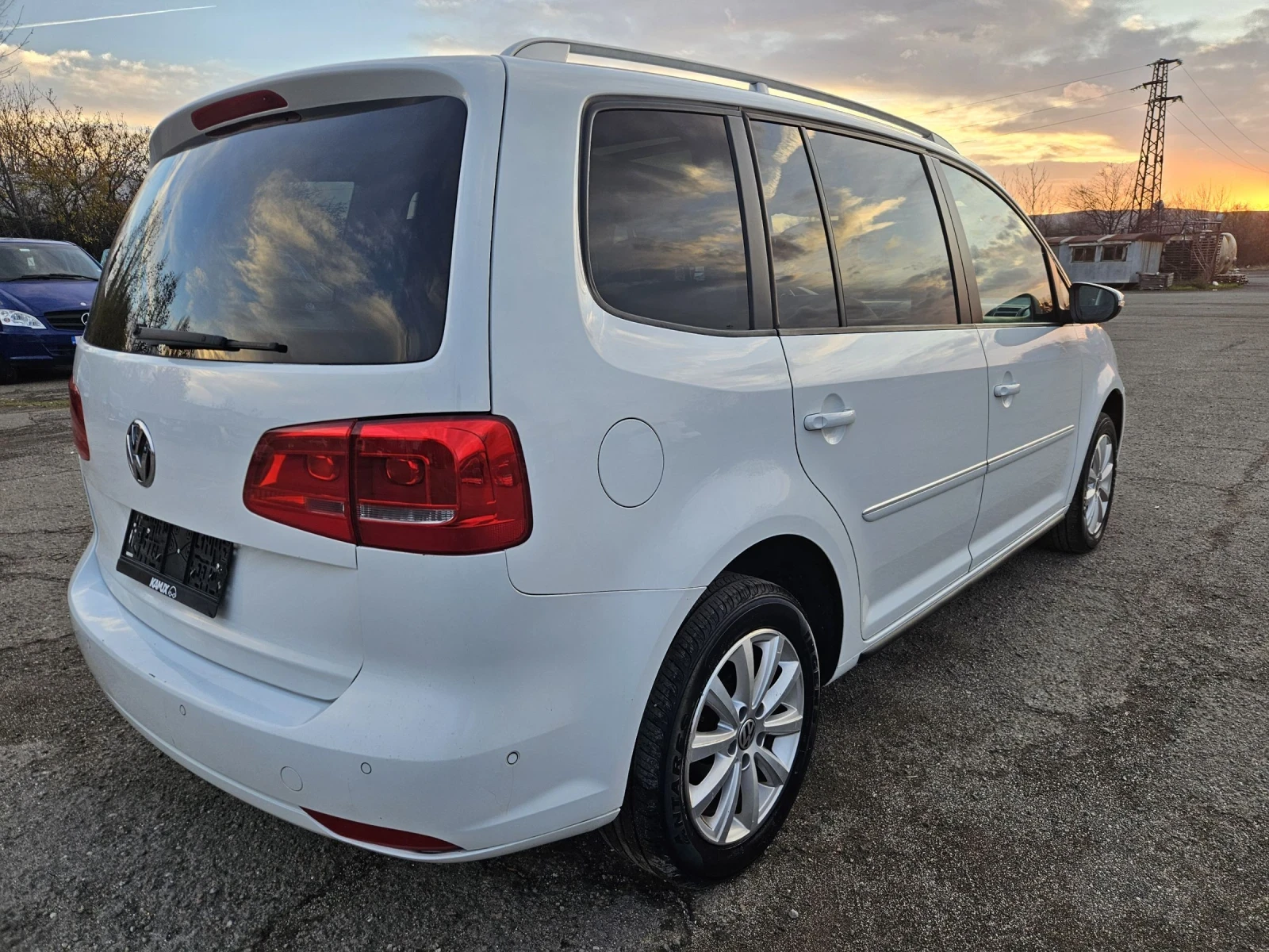 VW Touran 2.0tdi navi 6+ 1 koja automat panorama - изображение 3