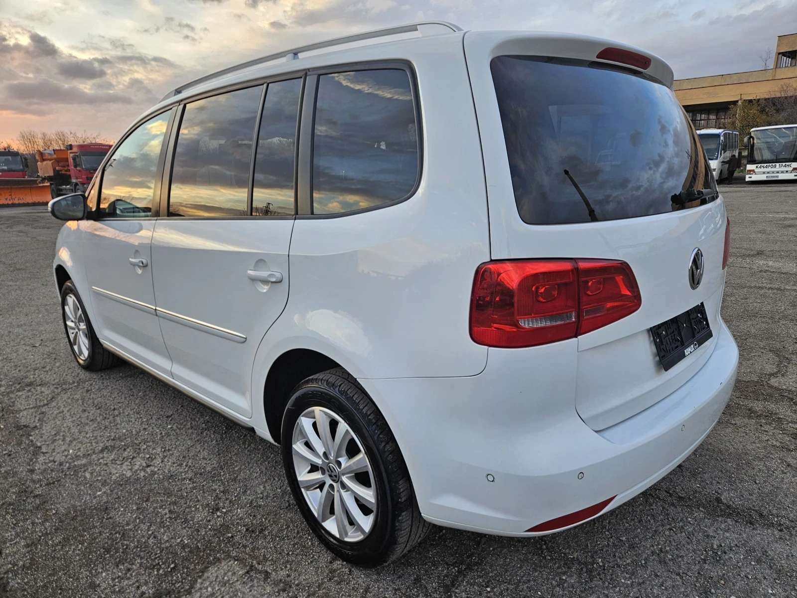 VW Touran 2.0tdi navi 6+ 1 koja automat panorama - изображение 2