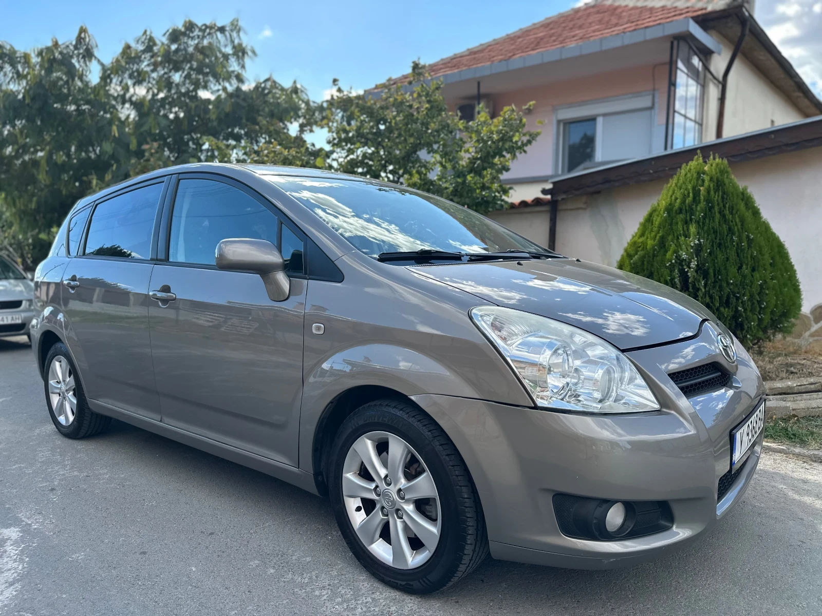Toyota Corolla verso LPG - изображение 3