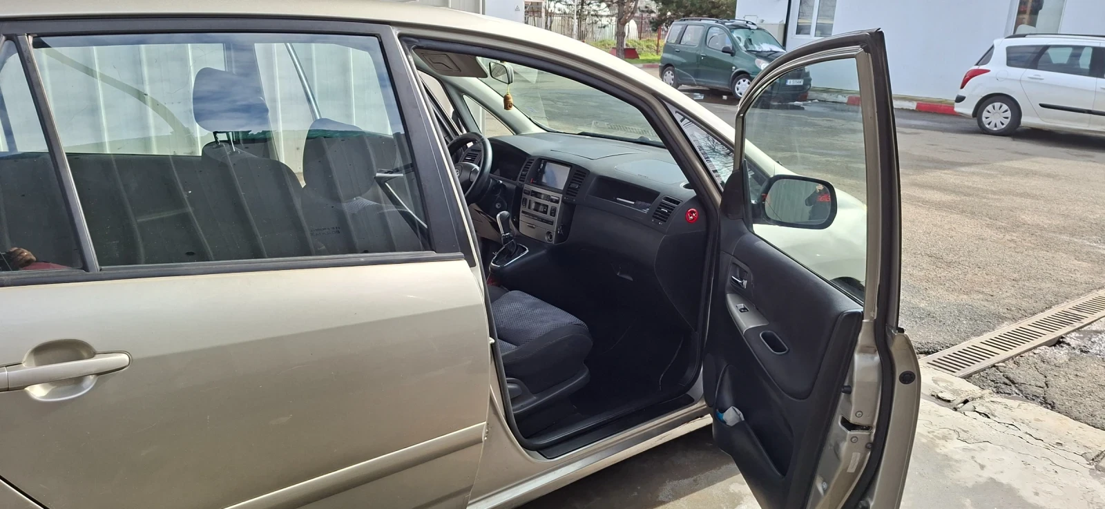 Toyota Corolla verso 2.0 D4D | Mobile.bg � ����������� 6