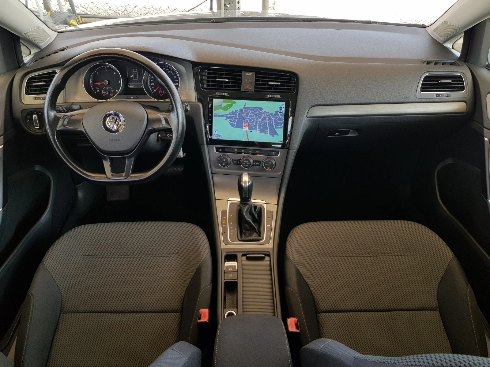 VW Golf 1.6 TDI-105 к.с. АВТОМАТИК , снимка 10 - Автомобили и джипове - 55143669