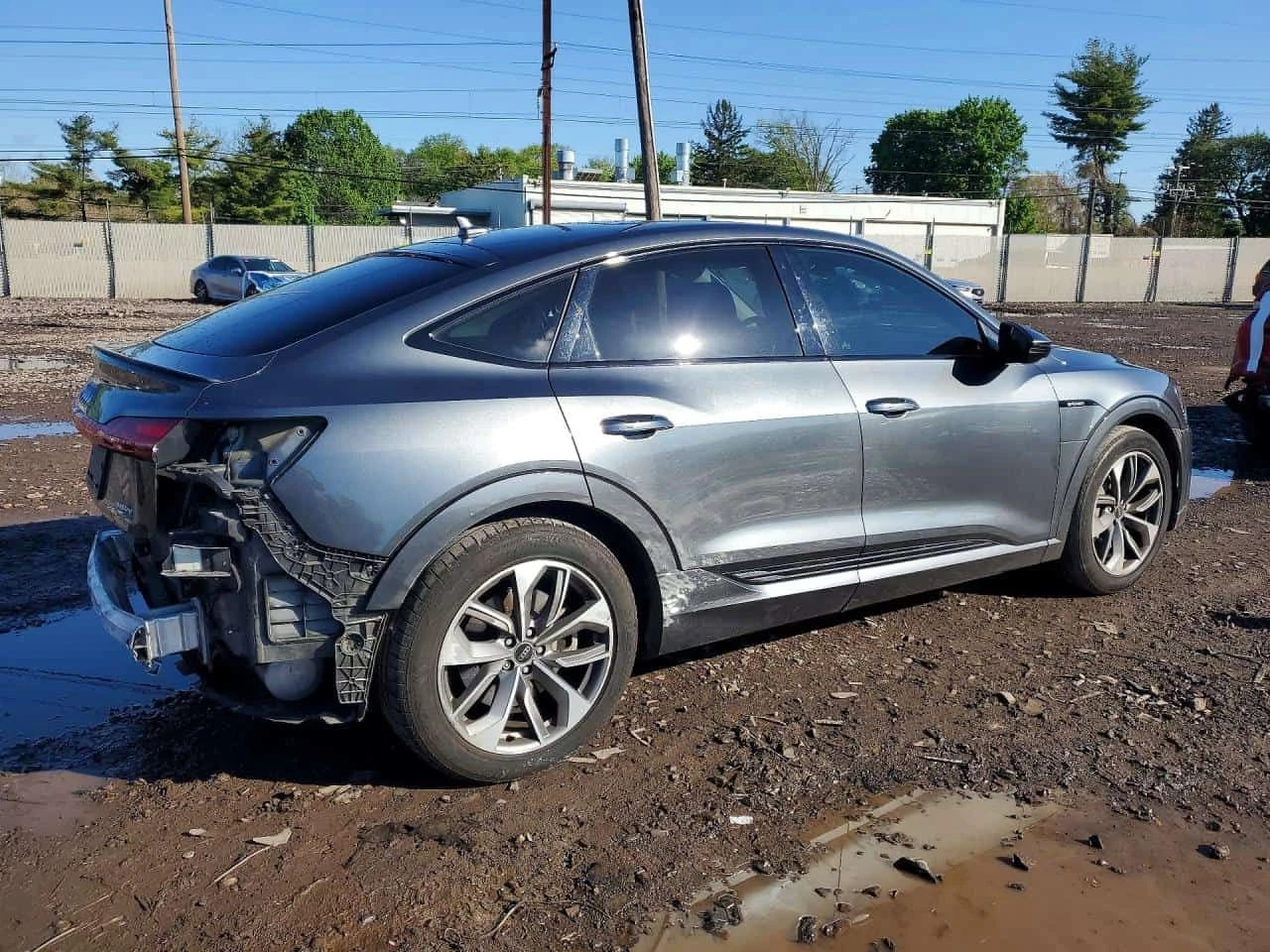 Audi E-Tron /CARFAX/ЗАСТРАХОВАТЕЛ/ЦЕНА ДО БГ , снимка 3 - Автомобили и джипове - 55259306