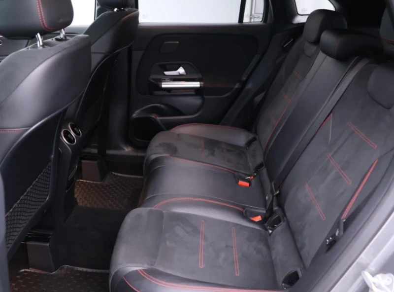 Mercedes-Benz GLA 220 d 4Matic AMG line, снимка 9 - Автомобили и джипове - 52477476