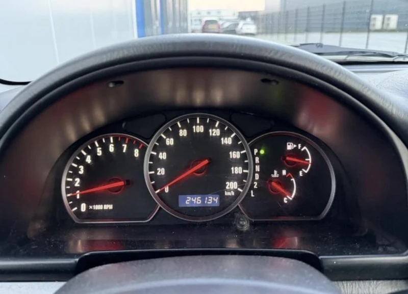 Suzuki Grand vitara 2.0 128 Автомат, снимка 14 - Автомобили и джипове - 53125036