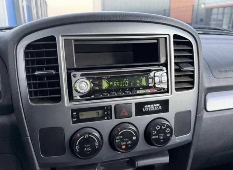 Suzuki Grand vitara 2.0 128 Автомат, снимка 15 - Автомобили и джипове - 53125036