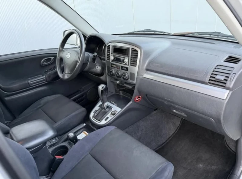 Suzuki Grand vitara 2.0 128 Автомат, снимка 12 - Автомобили и джипове - 53125036