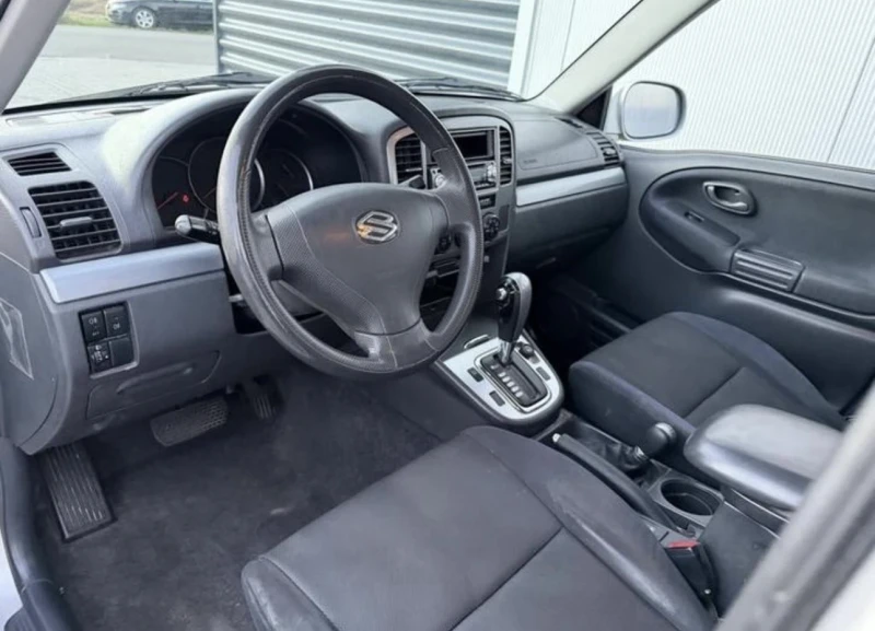 Suzuki Grand vitara 2.0 128 Автомат, снимка 9 - Автомобили и джипове - 53125036
